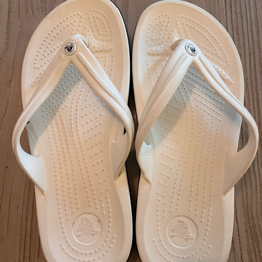 Crocs white slip on sandals size men’s 6 women’s 8 white great condition